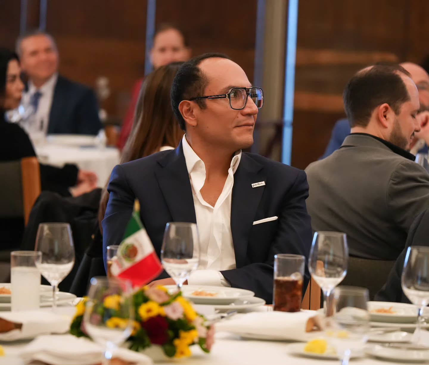 Presidente de COPARMEX CDMX durante una presentación sobre oportunidades de vivienda
